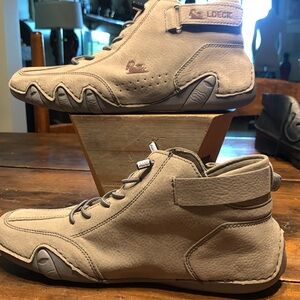 BNWOT LDECK FAUX NUBUCK SUEDE OUTDOOR WALKING BOOTIES WITH LACING AND STRAP.